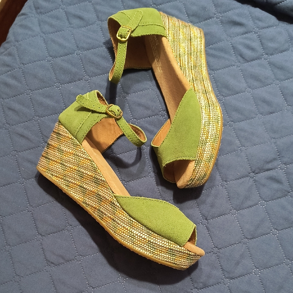 Tom's Suede Platform Wedge Sandals With Peep Toe, Like New Without Tags
